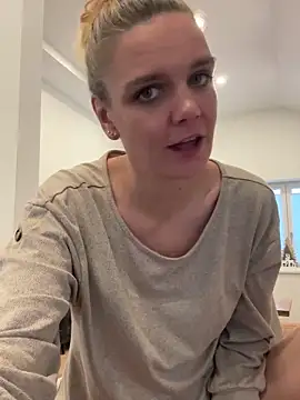 Snapshot of Suesse_Schnitte chatting on December 2024 08:55:01 AM Suesse Schnitte online show from December 2024 08:55:01 AM