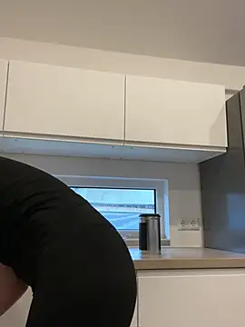 Snapshot of Suesse_Schnitte chatting on December 2024 08:19:02 AM Suesse Schnitte online show from December 2024 08:19:02 AM