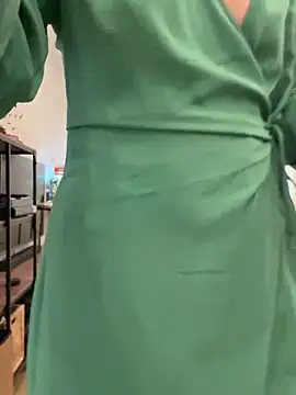 Snapshot of Suesse_Schnitte chatting on December 2024 12:23:01 PM Suesse Schnitte online show from December 2024 12:23:01 PM