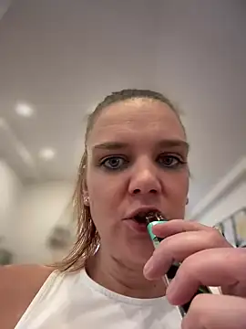 Snapshot of Suesse_Schnitte chatting on January 2025 09:13:02 AM Suesse Schnitte online show from January 2025 09:13:02 AM