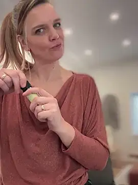 Snapshot of Suesse_Schnitte chatting on January 2025 12:29:02 PM Suesse Schnitte online show from January 2025 12:29:02 PM