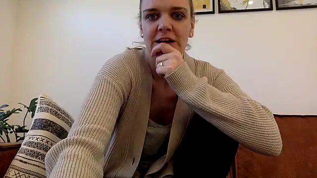 Snapshot of Suesse_Schnitte chatting on February 2025 08:52:02 AM Suesse Schnitte online show from February 2025 08:52:02 AM