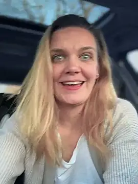 Snapshot of Suesse_Schnitte chatting on February 2025 03:41:02 PM Suesse Schnitte online show from February 2025 03:41:02 PM