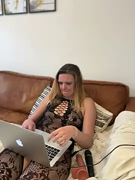 Snapshot of Suesse_Schnitte chatting on March 2025 12:57:02 PM Suesse Schnitte online show from March 2025 12:57:02 PM