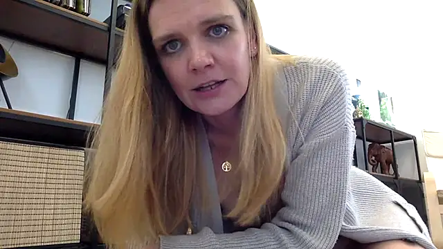 Snapshot of Suesse_Schnitte chatting on March 2025 09:04:02 AM Suesse Schnitte online show from March 2025 09:04:02 AM