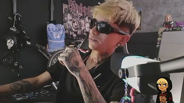 Snapshot of AcidMilo chatting on January 2026 07:11:01 PM AcidMilo online show from January 2026 07:11:01 PM