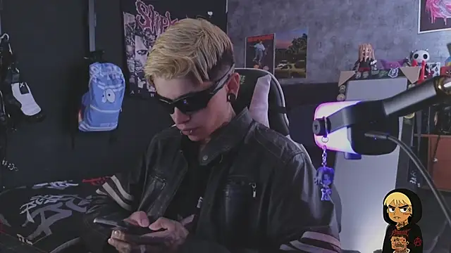 Snapshot of AcidMilo chatting on February 2026 06:06:01 PM AcidMilo online show from February 2026 06:06:01 PM