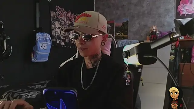 Snapshot of AcidMilo chatting on February 2026 05:28:01 PM AcidMilo online show from February 2026 05:28:01 PM