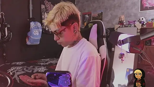 Snapshot of AcidMilo chatting on February 2026 02:45:01 PM AcidMilo online show from February 2026 02:45:01 PM