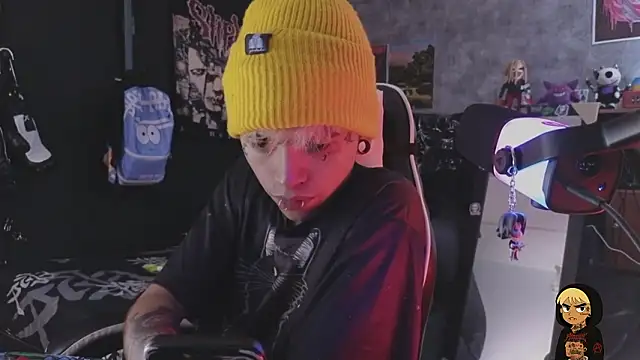 Snapshot of AcidMilo chatting on February 2026 04:25:02 PM AcidMilo online show from February 2026 04:25:02 PM