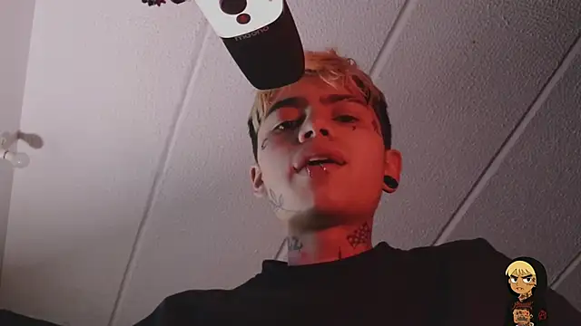 Snapshot of AcidMilo chatting on February 2026 04:31:01 AM AcidMilo online show from February 2026 04:31:01 AM