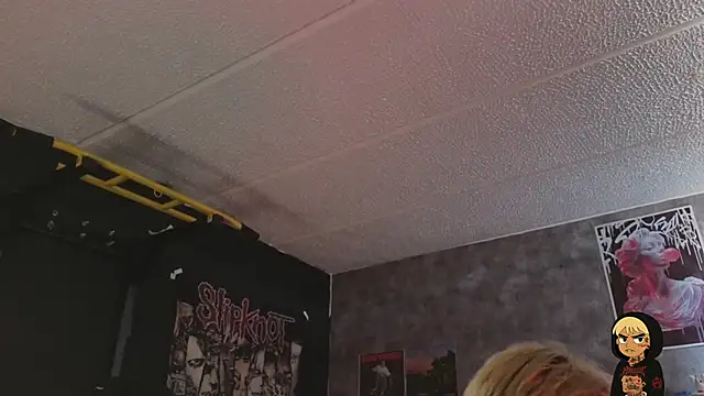 Snapshot of AcidMilo chatting on February 2026 06:37:02 PM AcidMilo online show from February 2026 06:37:02 PM