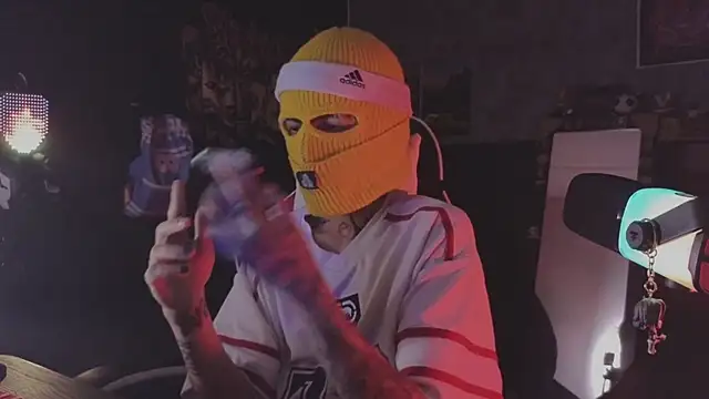 Snapshot of AcidMilo chatting on March 2026 10:59:02 PM AcidMilo online show from March 2026 10:59:02 PM