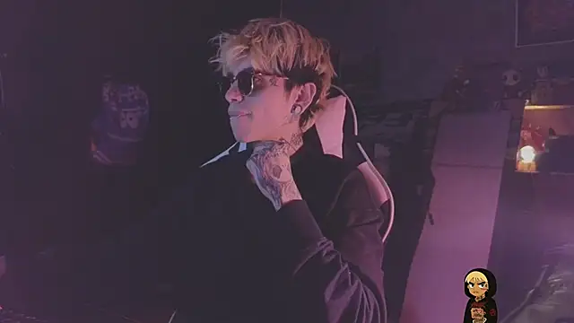 Snapshot of AcidMilo chatting on April 2026 04:28:01 AM AcidMilo online show from April 2026 04:28:01 AM