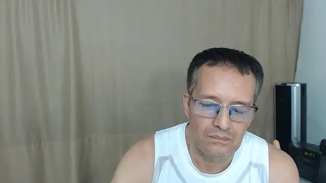 Snapshot of Daddyhot_Alejo chatting on June 2026 11:29:01 PM Daddyhot Alejo online show from June 2026 11:29:01 PM