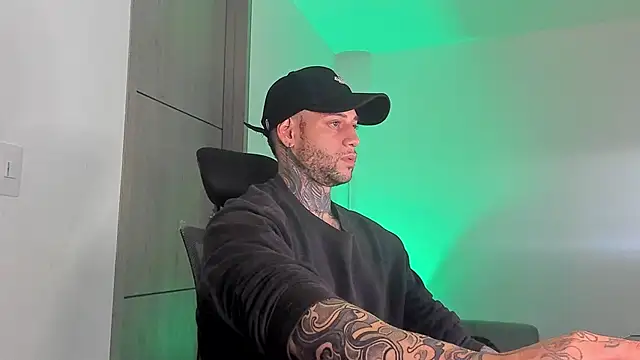  jamesleandros1 online show from May 2026 03:45:02 AM