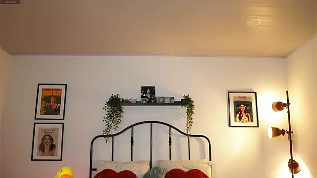 julesbennet online show from February 2025 01:13:02 PM