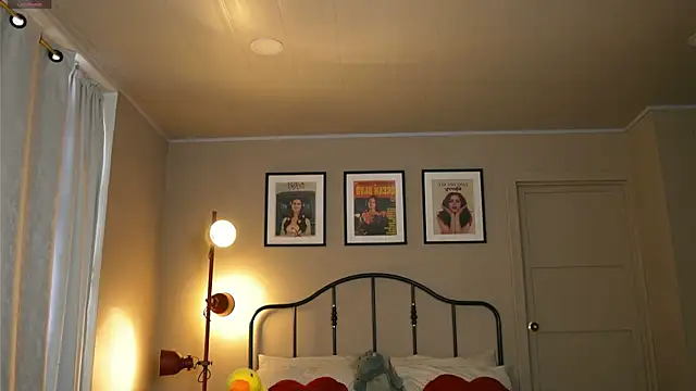 julesbennet online show from March 2025 01:45:01 PM