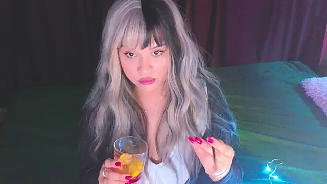 Malika uAngel online show from December 2025 09:53:01 PM