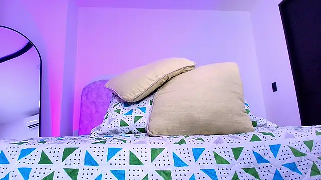 naomi kyse online show from November 2025 03:05:02 AM