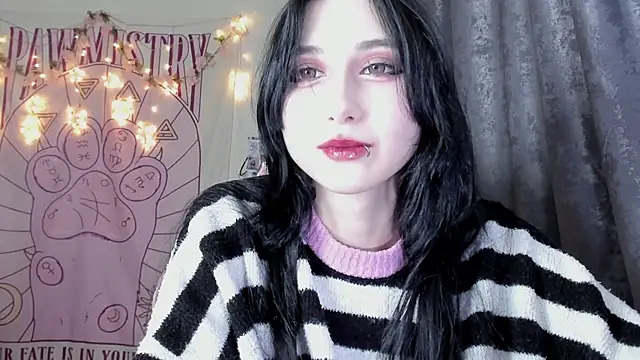 Holy420lolii online show from October 2025 06:56:01 PM