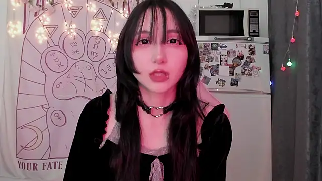 Holy420lolii online show from January 2026 05:50:01 PM