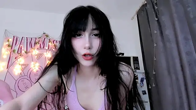 Holy420lolii online show from May 2026 04:47:01 PM