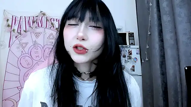 Holy420lolii online show from June 2026 05:15:01 PM