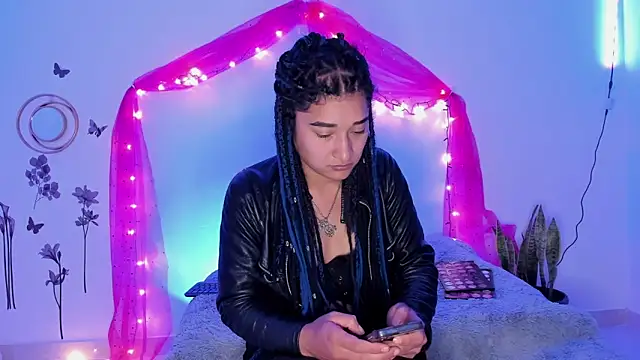 Eva Lee  online show from January 2025 06:00:01 AM