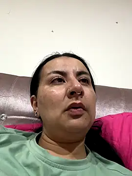 Abril Luv online show from October 2025 02:02:05 AM