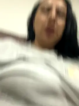 Abril Luv online show from December 2025 02:43:02 AM