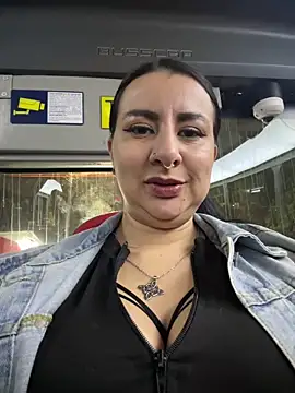 Abril Luv online show from December 2025 12:40:02 AM