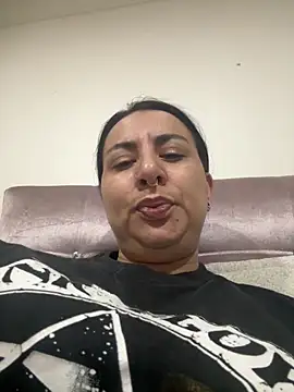 Abril Luv online show from January 2026 01:20:01 AM