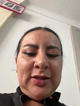 Abril Luv online show from March 2026 01:04:02 PM