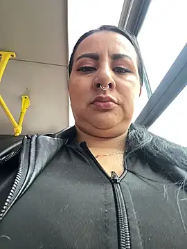 Abril Luv online show from May 2026 12:01:01 PM