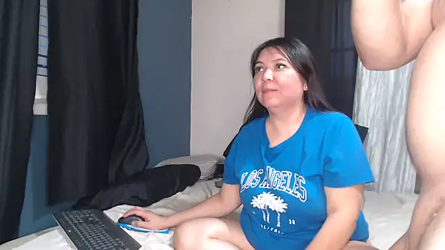 Snapshot of valhallacouple420 chatting on September 2025 01:51:01 AM valhallacouple420 online show from September 2025 01:51:01 AM