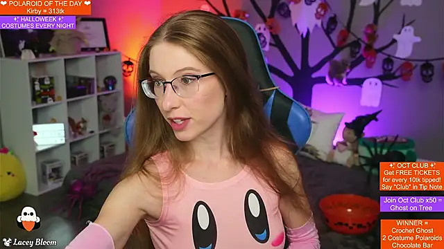 Snapshot of TheLaceyBloom chatting on October 2025 01:20:02 AM TheLaceyBloom online show from October 2025 01:20:02 AM