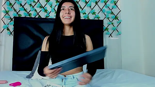 Snapshot of EmmaWilliamss chatting on January 2025 04:04:01 PM EmmaWilliamss online show from January 2025 04:04:01 PM