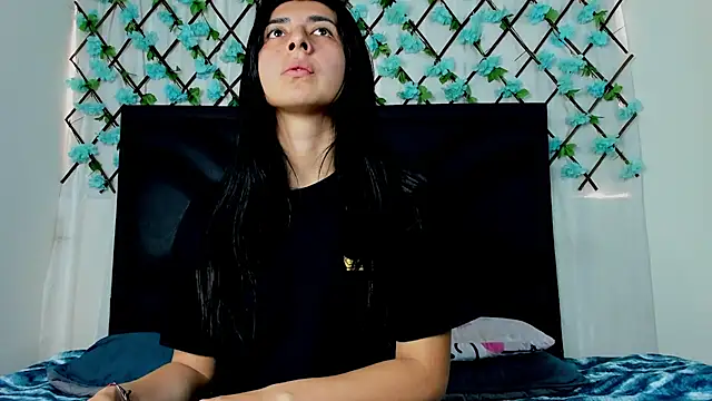 Snapshot of EmmaWilliamss chatting on January 2025 02:46:01 PM EmmaWilliamss online show from January 2025 02:46:01 PM