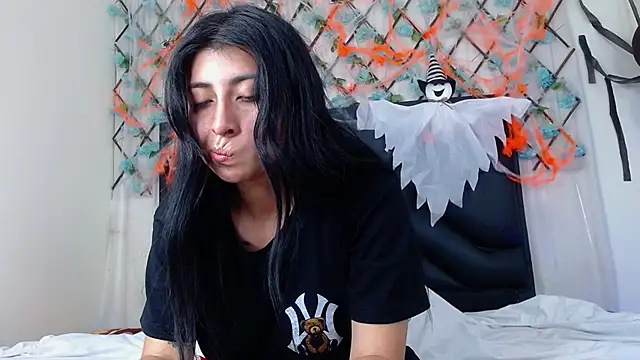 Snapshot of EmmaWilliamss chatting on November 2025 11:18:01 PM EmmaWilliamss online show from November 2025 11:18:01 PM