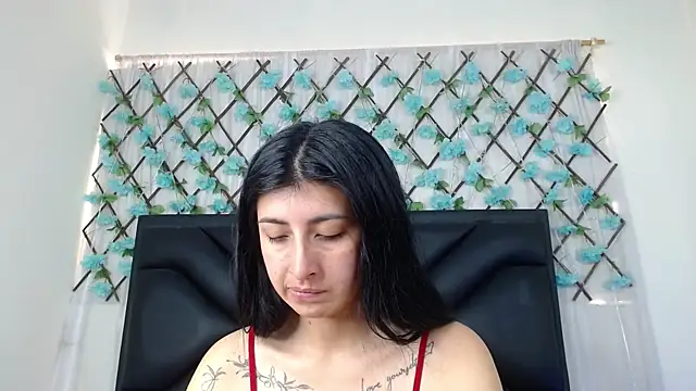 Snapshot of EmmaWilliamss chatting on November 2025 03:34:02 PM EmmaWilliamss online show from November 2025 03:34:02 PM