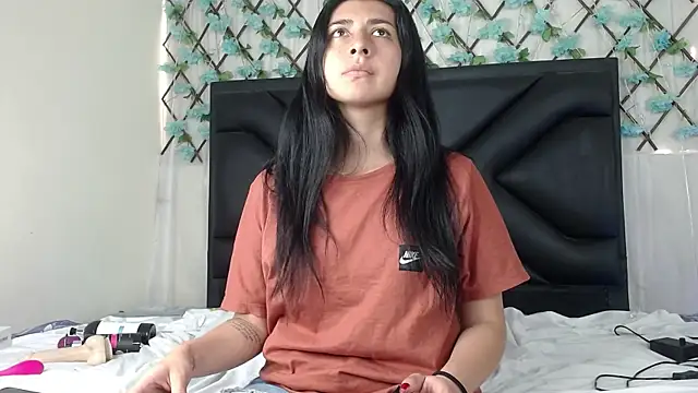 Snapshot of EmmaWilliamss chatting on November 2025 05:12:01 PM EmmaWilliamss online show from November 2025 05:12:01 PM