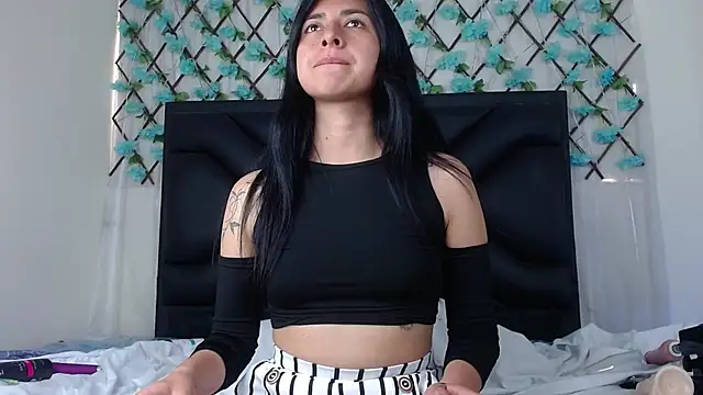 Snapshot of EmmaWilliamss chatting on November 2025 05:13:02 PM EmmaWilliamss online show from November 2025 05:13:02 PM