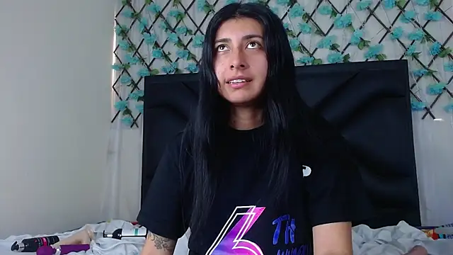 Snapshot of EmmaWilliamss chatting on November 2025 03:24:02 PM EmmaWilliamss online show from November 2025 03:24:02 PM