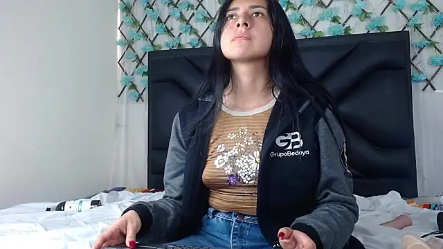 Snapshot of EmmaWilliamss chatting on November 2025 03:14:02 PM EmmaWilliamss online show from November 2025 03:14:02 PM