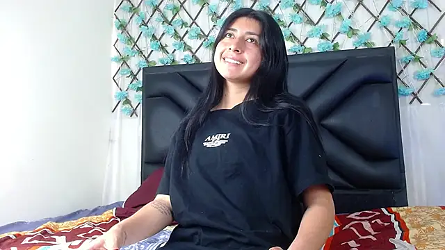 Snapshot of EmmaWilliamss chatting on December 2025 03:32:02 PM EmmaWilliamss online show from December 2025 03:32:02 PM