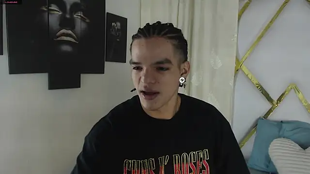 Snapshot of AlbertBernal69 chatting on January 2025 01:54:01 AM AlbertBernal69 online show from January 2025 01:54:01 AM