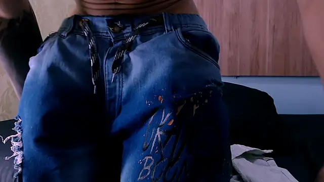 Snapshot of AlbertBernal69 chatting on February 2025 06:34:02 AM AlbertBernal69 online show from February 2025 06:34:02 AM