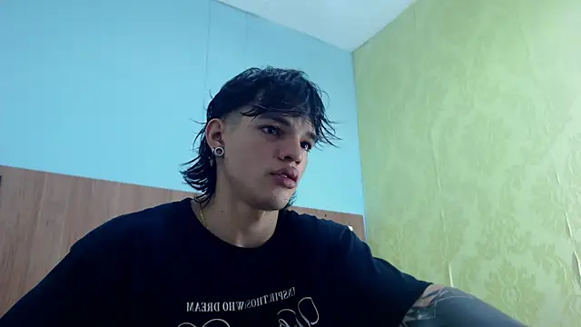 Snapshot of AlbertBernal69 chatting on March 2025 02:28:02 AM AlbertBernal69 online show from March 2025 02:28:02 AM