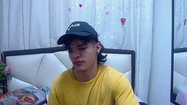 Snapshot of AlbertBernal69 chatting on March 2025 02:43:02 AM AlbertBernal69 online show from March 2025 02:43:02 AM